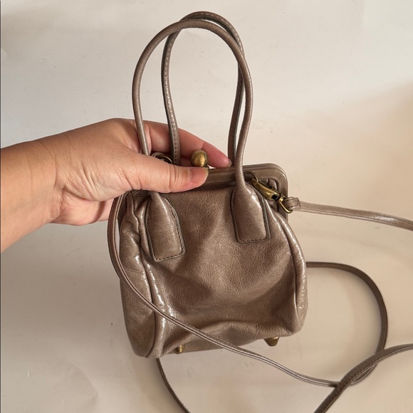 Hobo International Taupe Leather Top Handle Kisslock Snap Mini Crossbody Strap - Picture 3 of 8